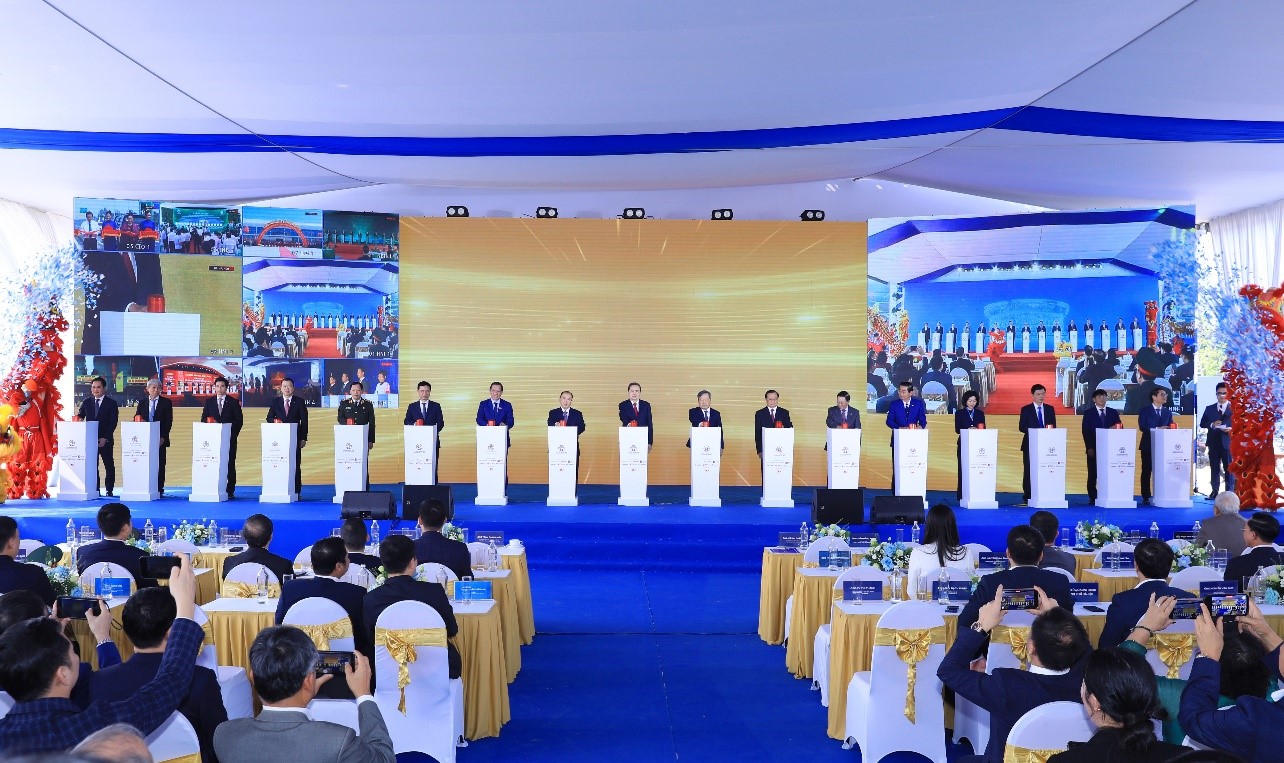 Khởi công “siêu dự án” trục đại lộ cảnh quan sông Hồng